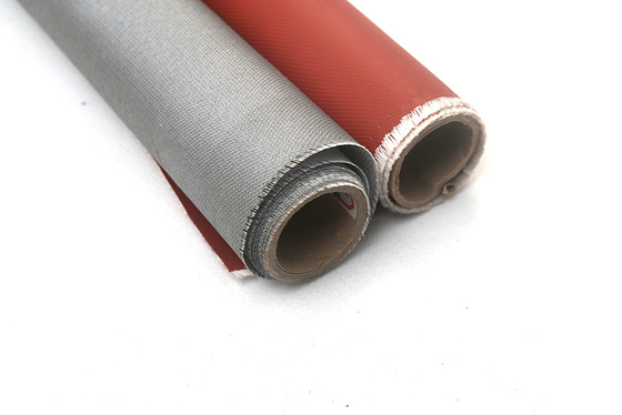 PU कोटेड फाइबरग्लास फ़ैब्रिक 0.8mm 850gsm टिकाऊ वेल्डिंग प्रोटेक्शन और स्मोक कर्टन